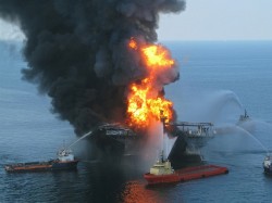 oil-rig-explosion-618704_640
