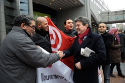 Avec les manifestants tunisiens devant le Parlement européen pour dénoncer la venue d'un homme de main de Ben Ali à Bruxelles