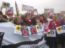 Manifestation Parti de Gauche et EELV contre les gazs de schiste devant le Parlement européen, Novembre 2012